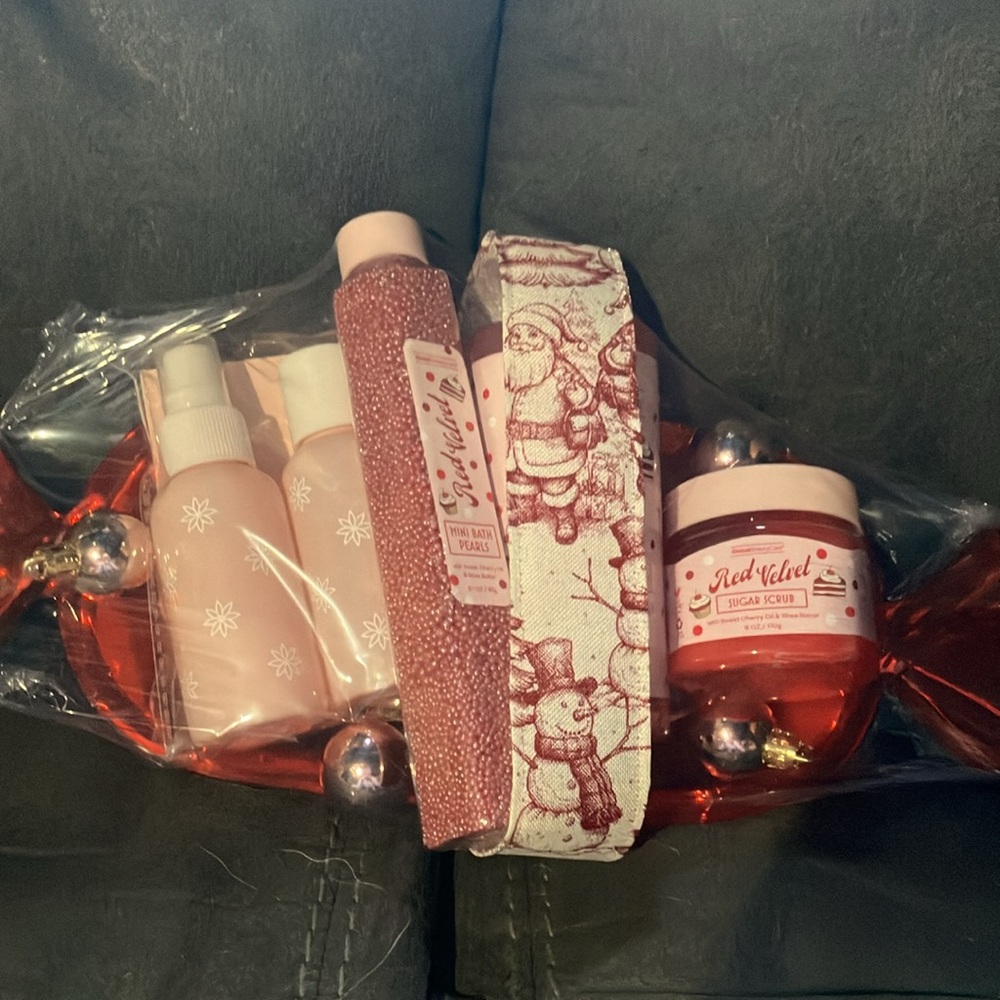 Red Velvet Bath Set